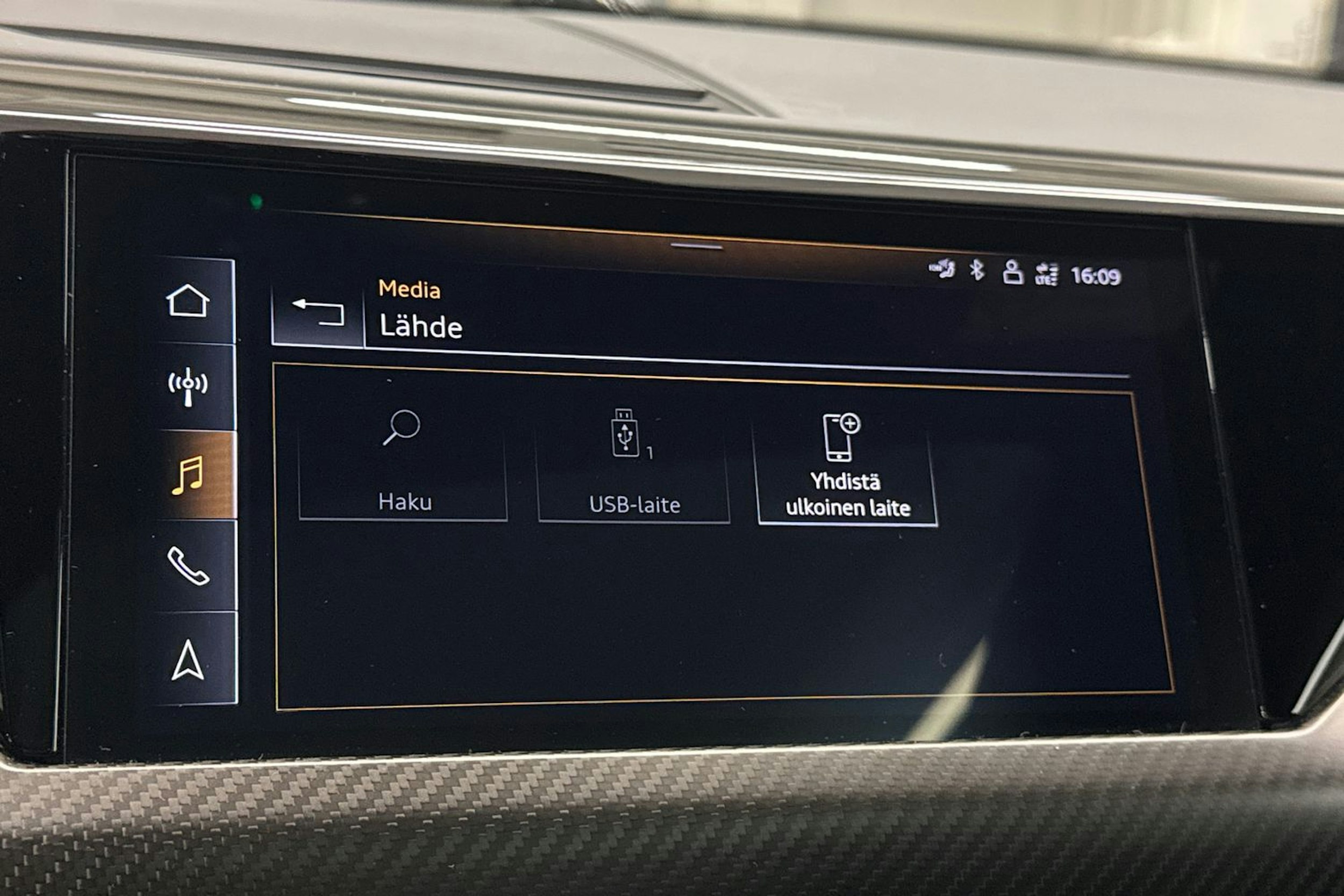 Harmaa Audi e-tron GT 2022 kuva 28.