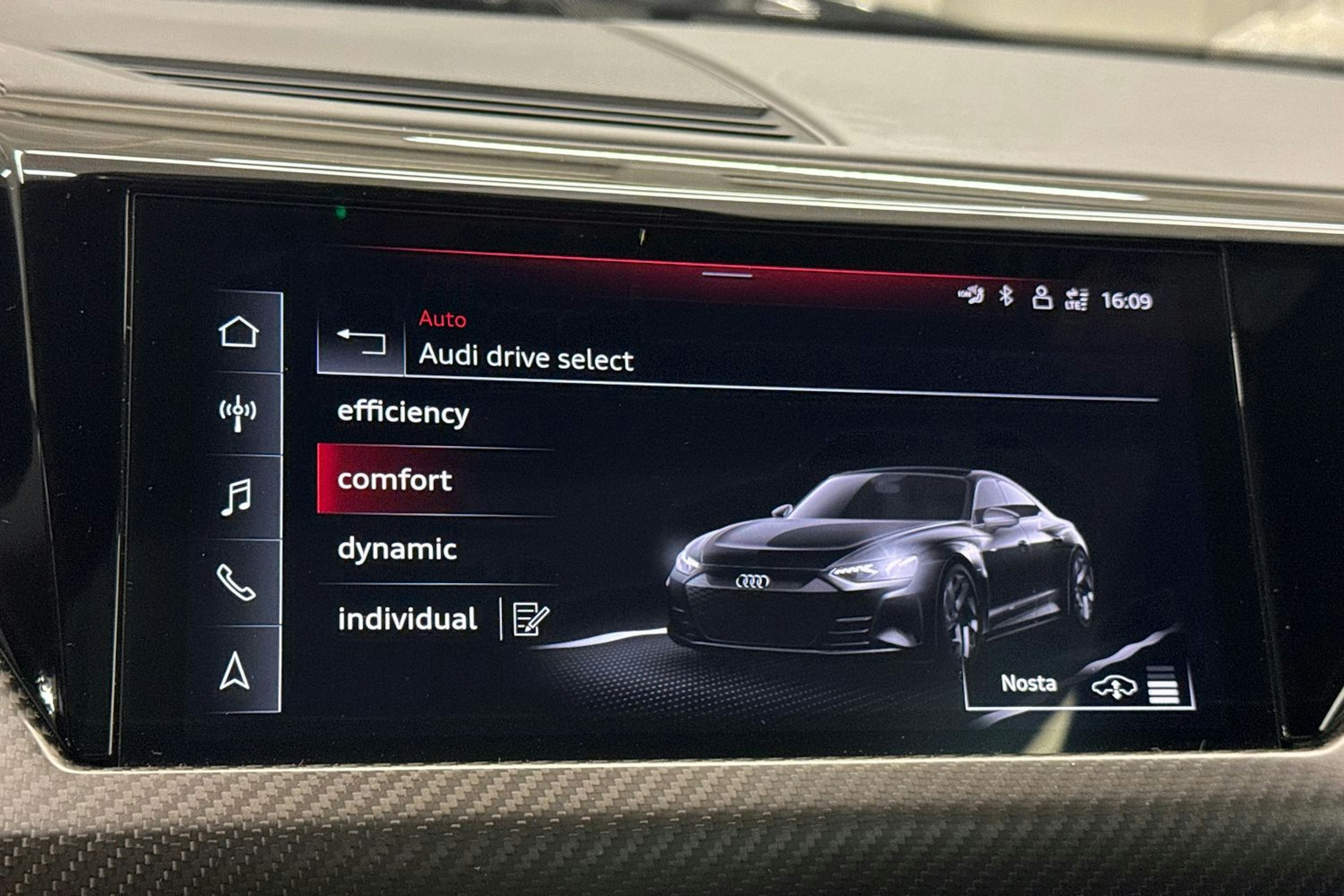 Harmaa Audi e-tron GT 2022 kuva 31.