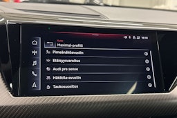 Harmaa Audi e-tron GT 2022 kuva 32.