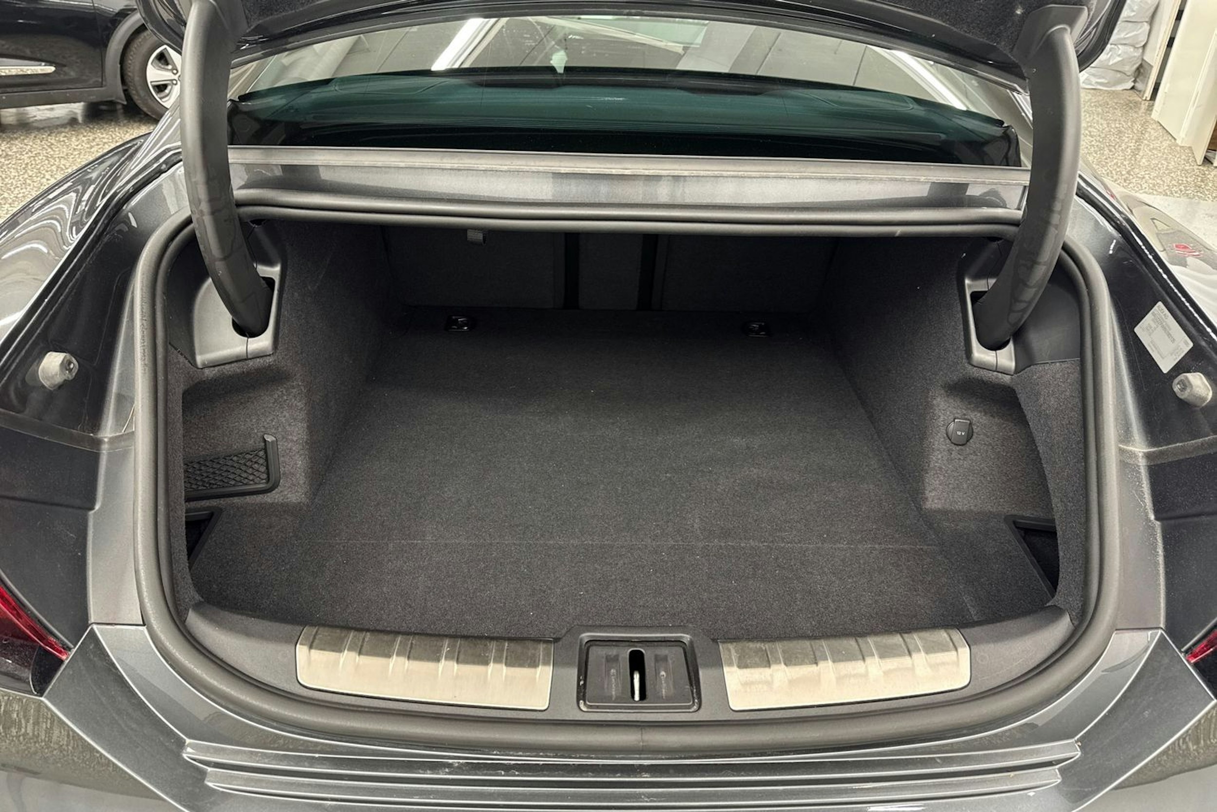 Harmaa Audi e-tron GT 2022 kuva 39.