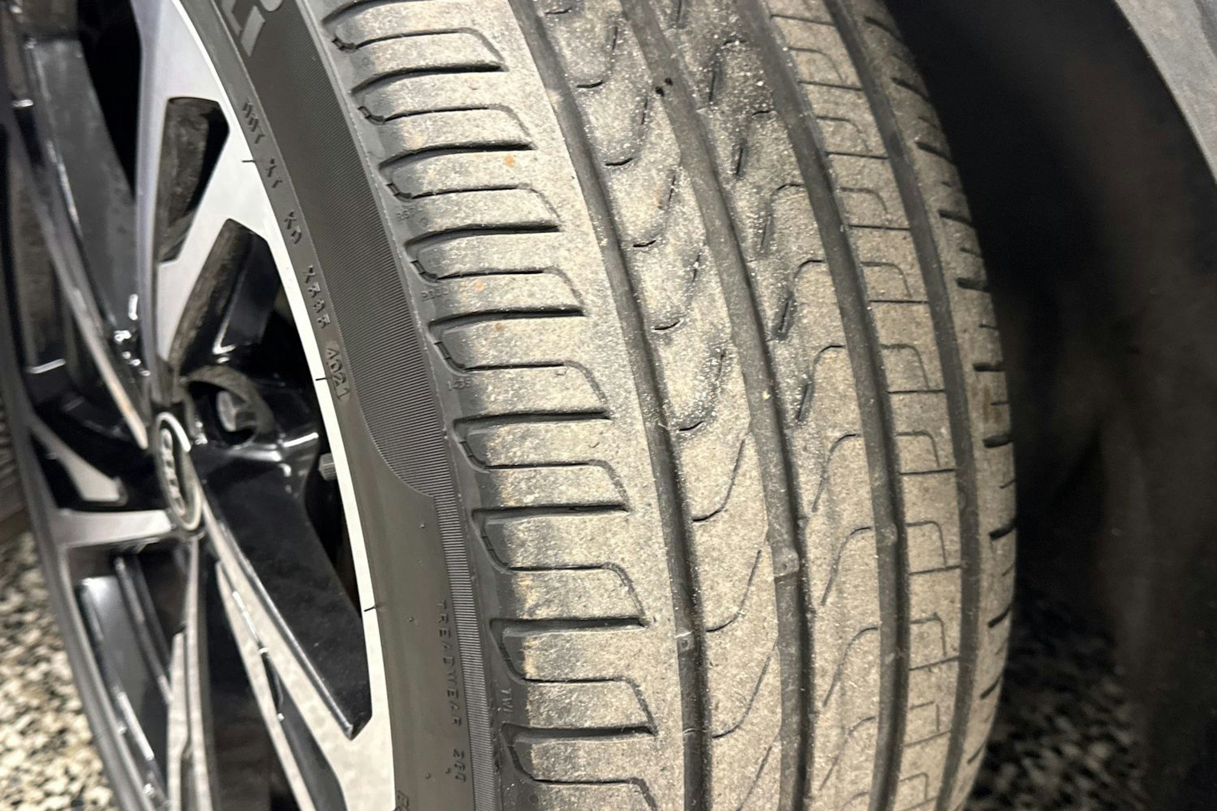 Harmaa Audi e-tron GT 2022 kuva 42.