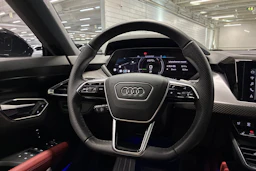 met. harmaa Audi e-tron GT 2022 kuva 12.