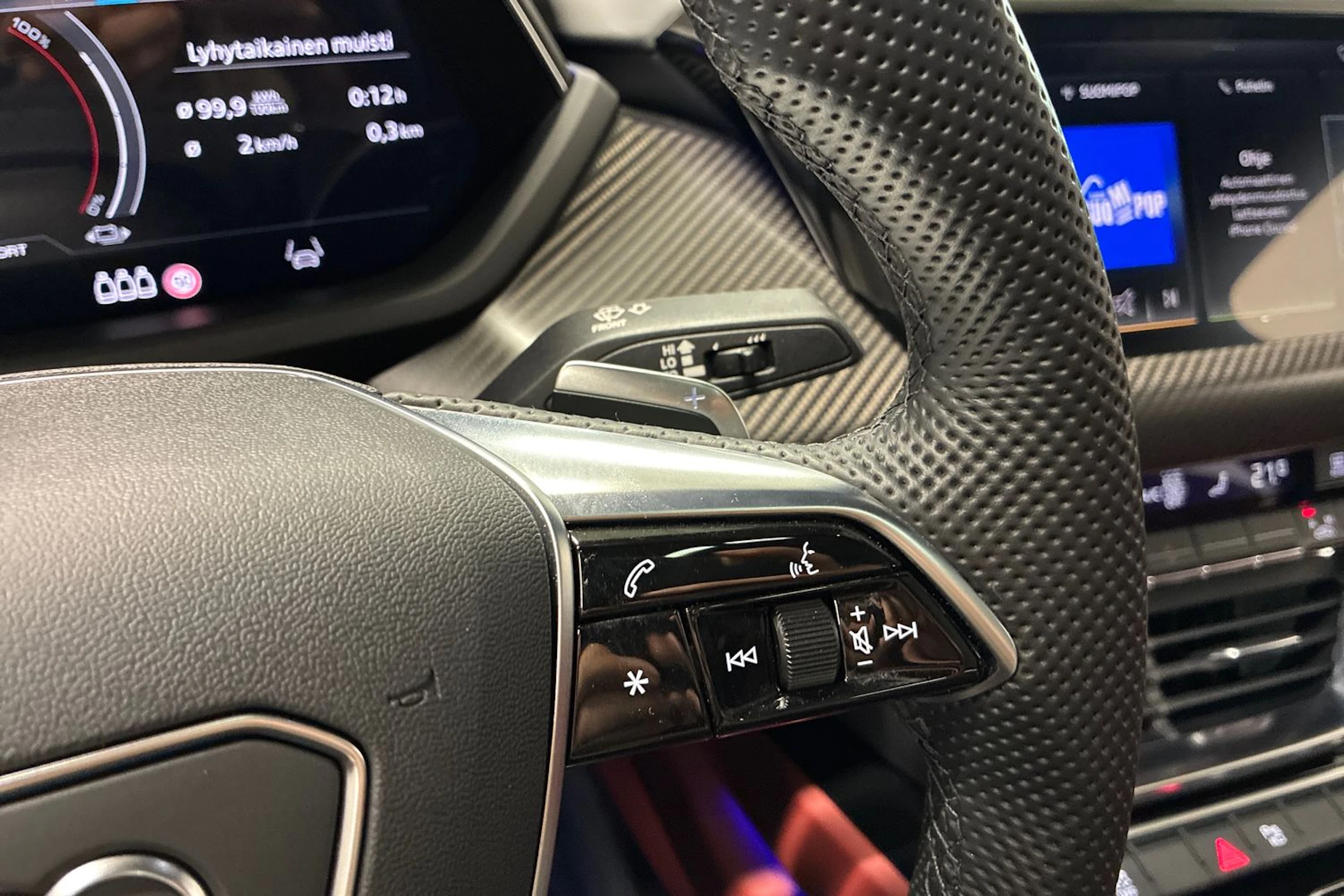 met. harmaa Audi e-tron GT 2022 kuva 15.
