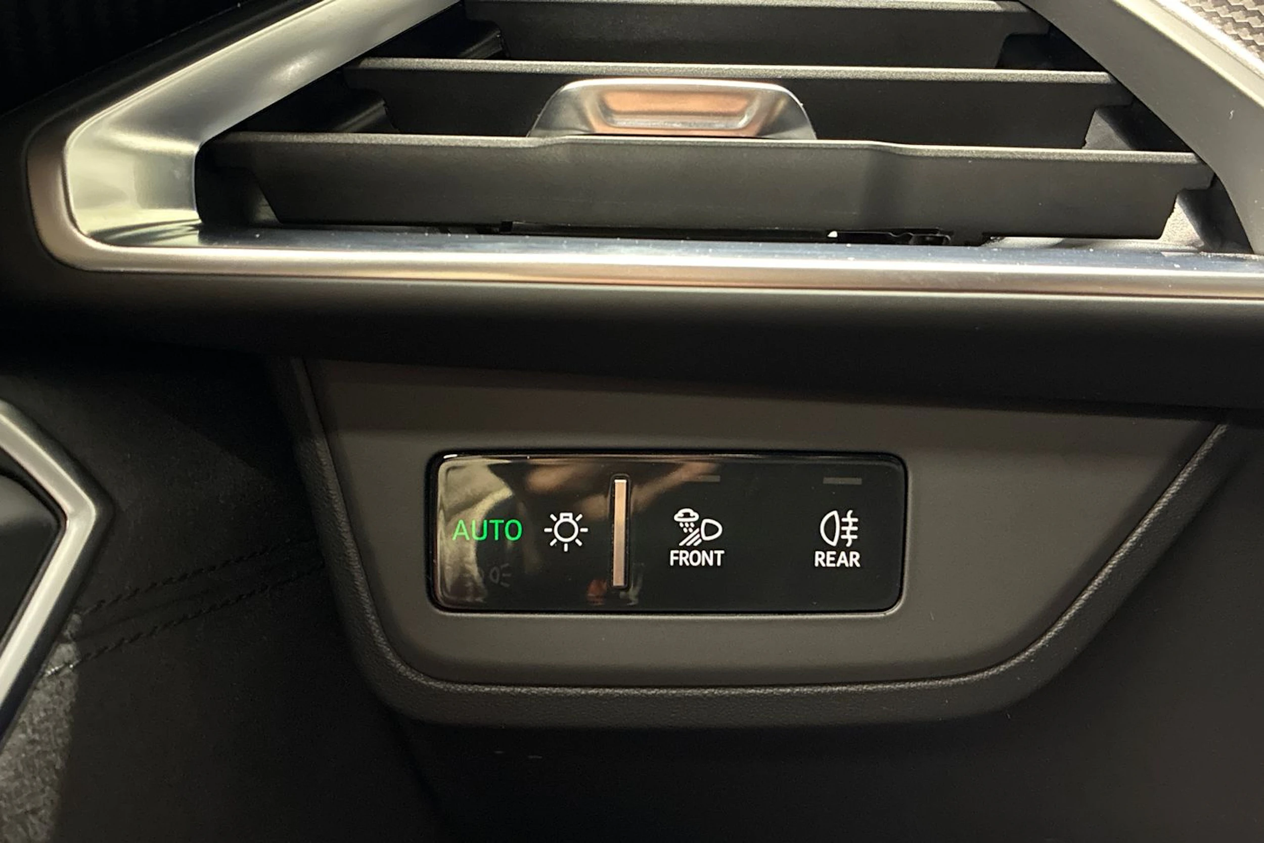 met. harmaa Audi e-tron GT 2022 kuva 17.