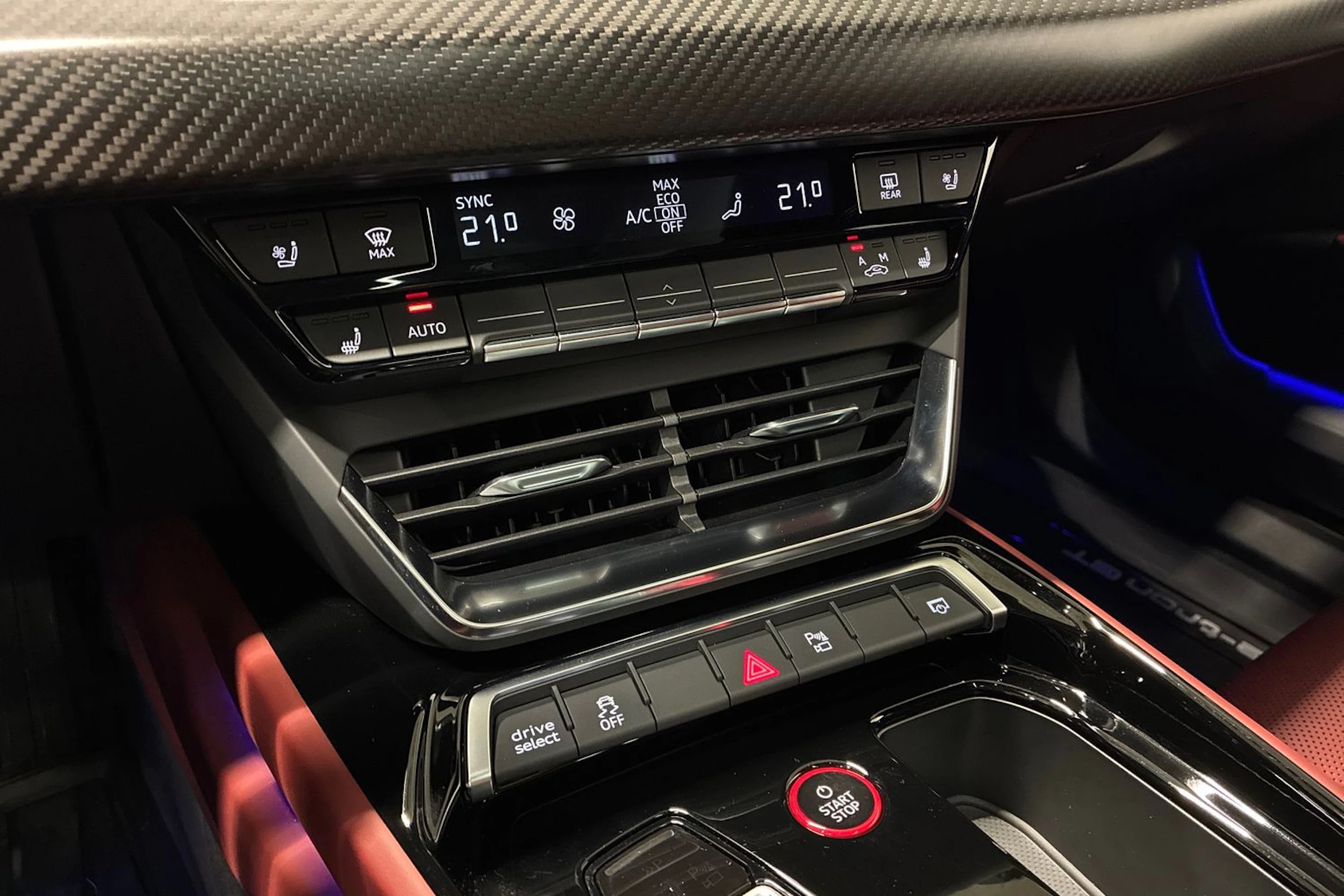 met. harmaa Audi e-tron GT 2022 kuva 21.