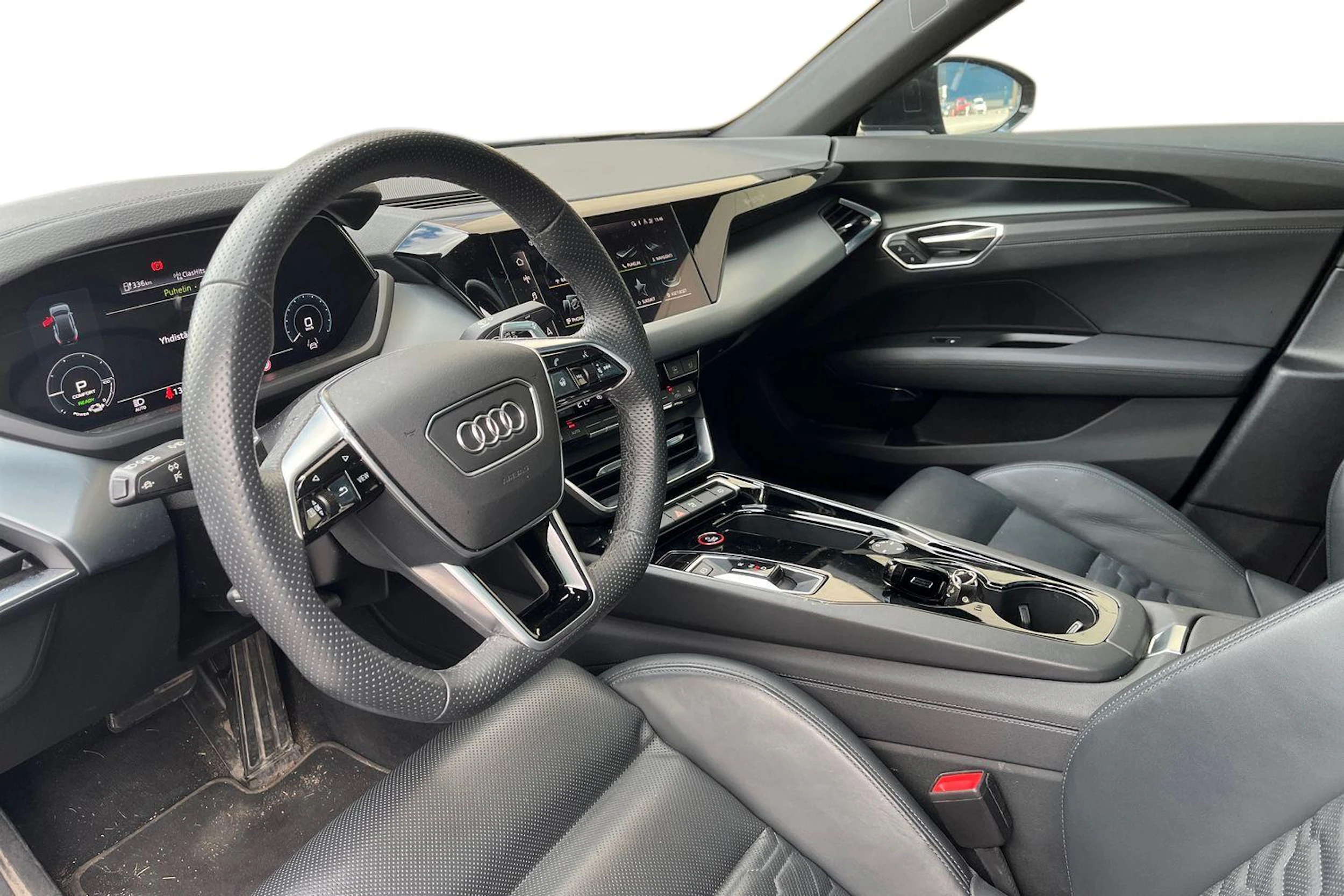 met. harmaa Audi e-tron GT 2023 kuva 3.