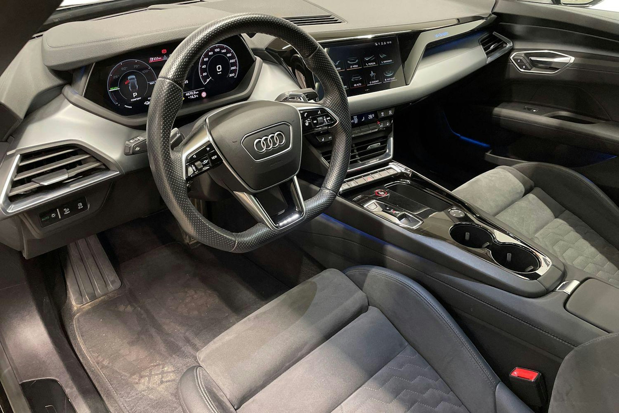 Musta Audi e-tron GT 2023 kuva 7.