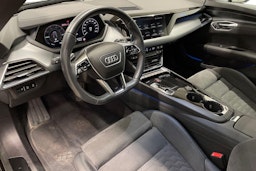 Musta Audi e-tron GT 2023 kuva 7.