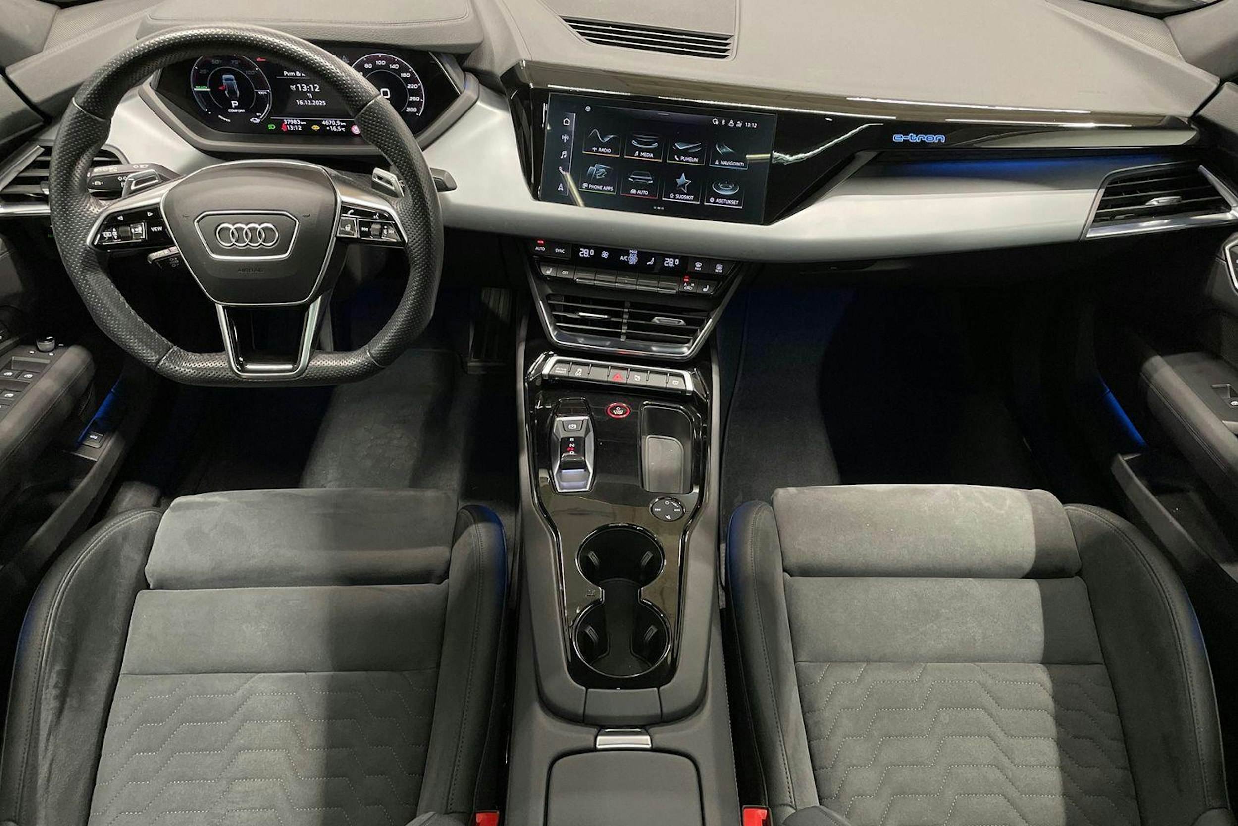 Musta Audi e-tron GT 2023 kuva 9.