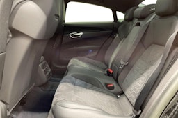 Musta Audi e-tron GT 2023 kuva 10.