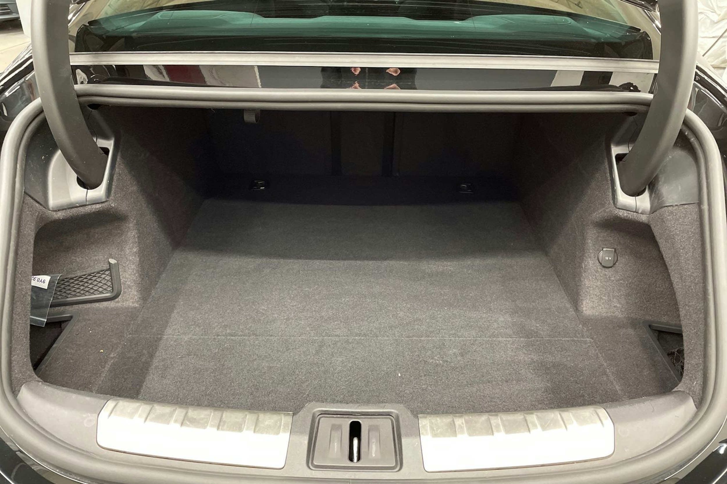 Musta Audi e-tron GT 2023 kuva 13.