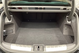 Musta Audi e-tron GT 2023 kuva 13.