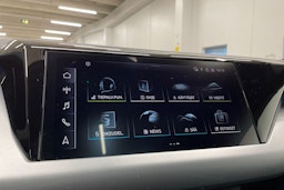 Musta Audi e-tron GT 2023 kuva 16.