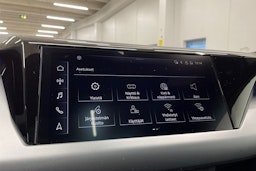 Musta Audi e-tron GT 2023 kuva 17.