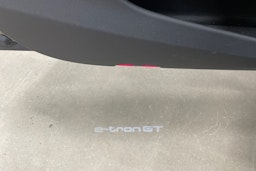 Musta Audi e-tron GT 2023 kuva 32.