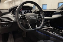 Musta Audi e-tron GT 2023 kuva 33.