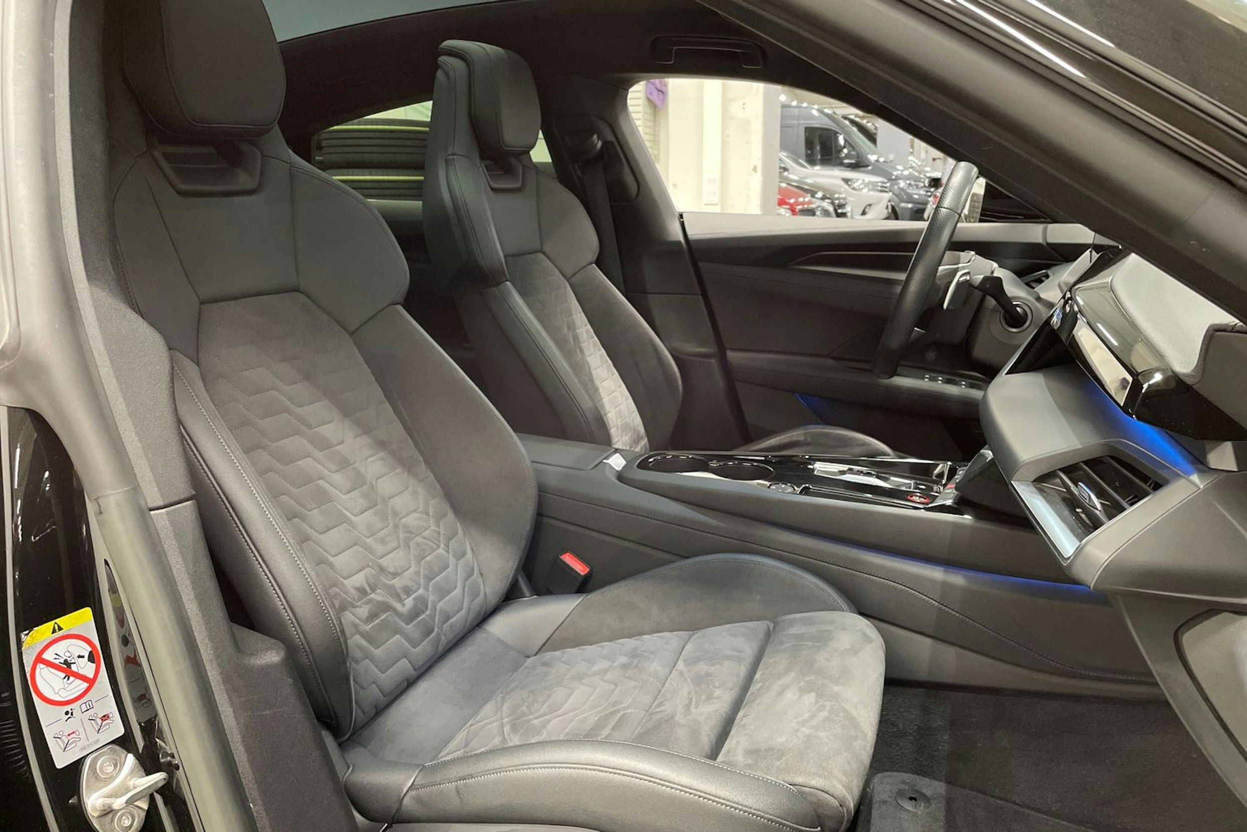 Musta Audi e-tron GT 2023 kuva 34.