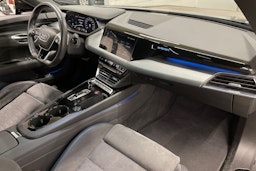 Musta Audi e-tron GT 2023 kuva 35.