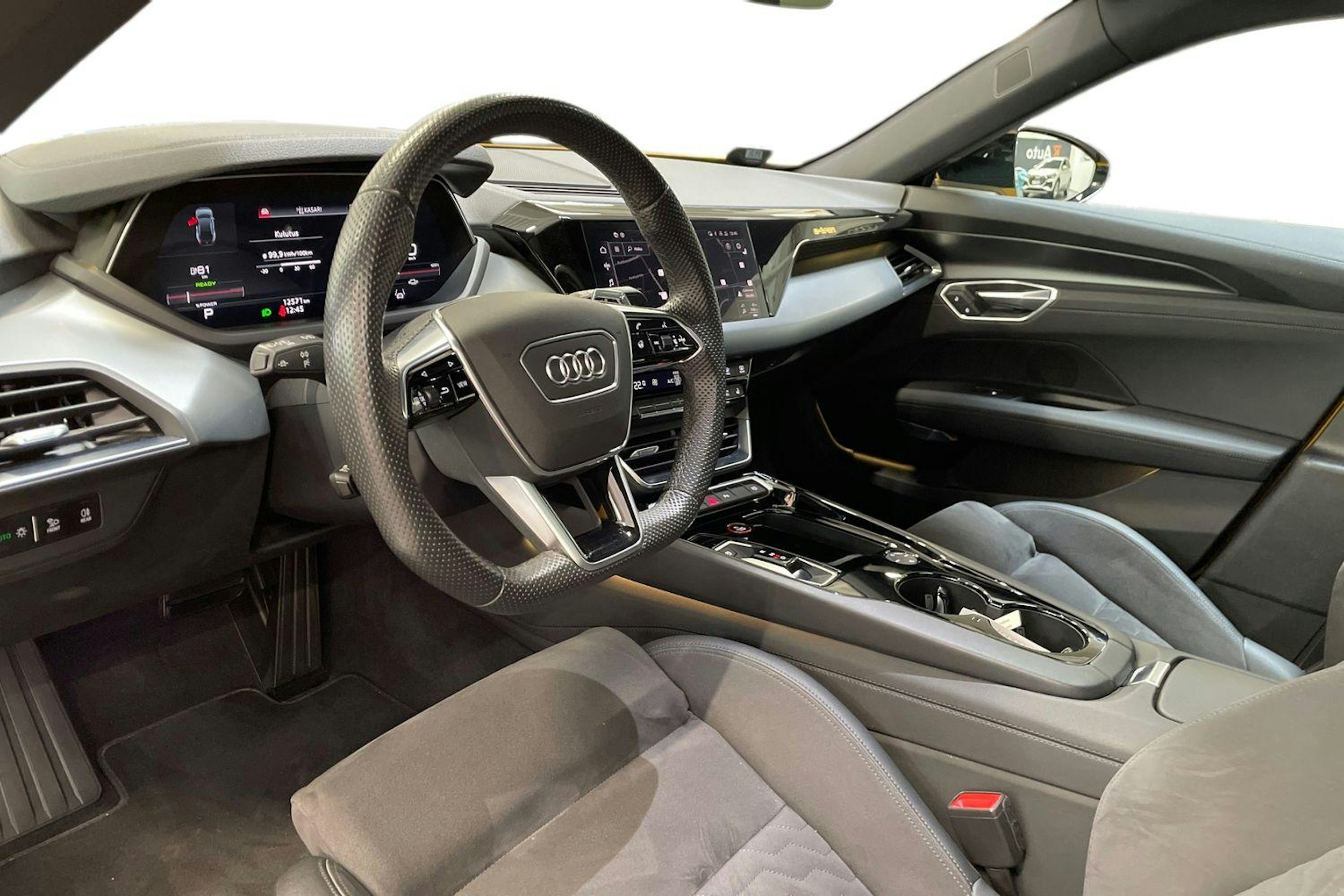 keltainen Audi e-tron GT 2023 kuva 6.