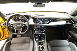keltainen Audi e-tron GT 2023 kuva 7.