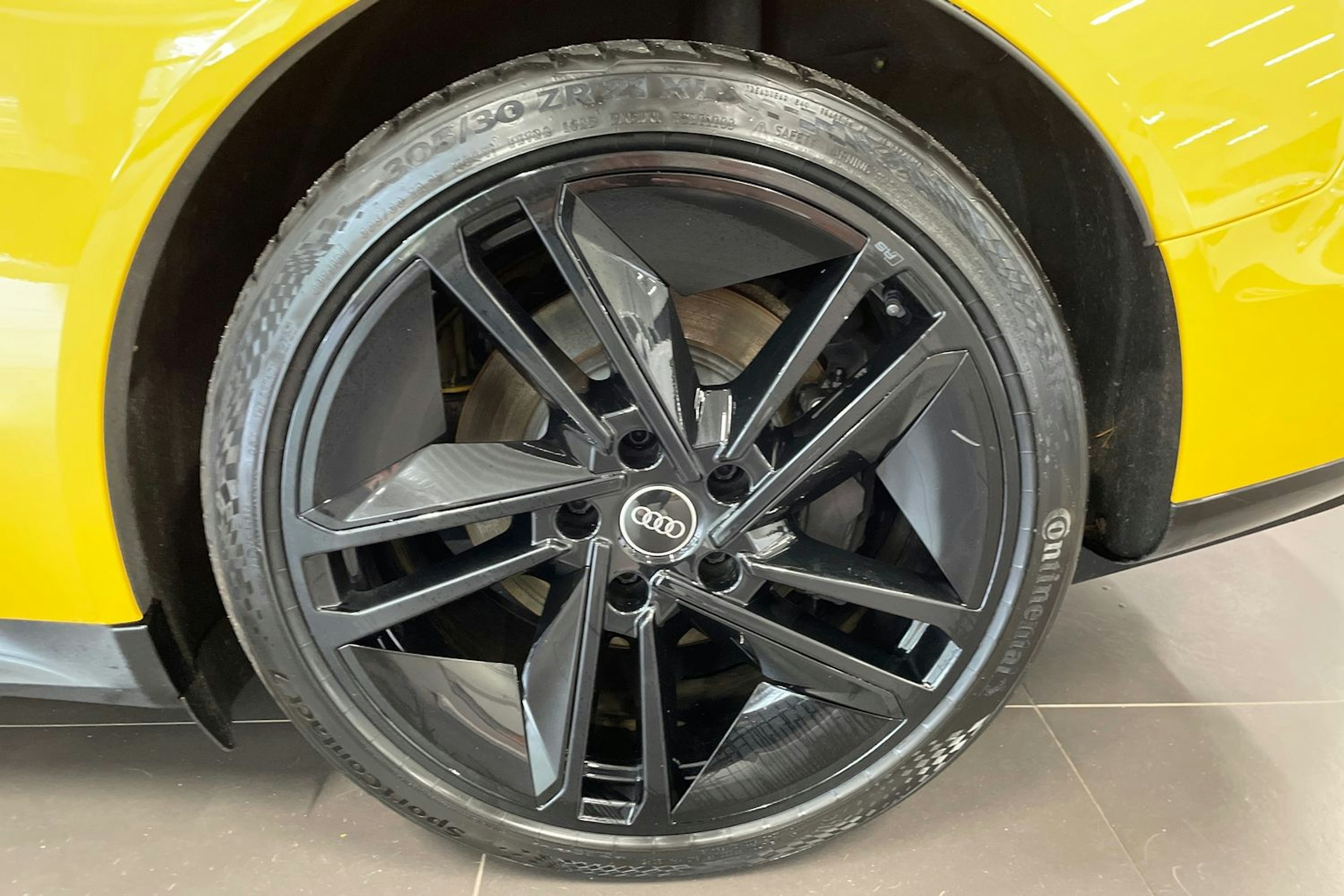 keltainen Audi e-tron GT 2023 kuva 10.