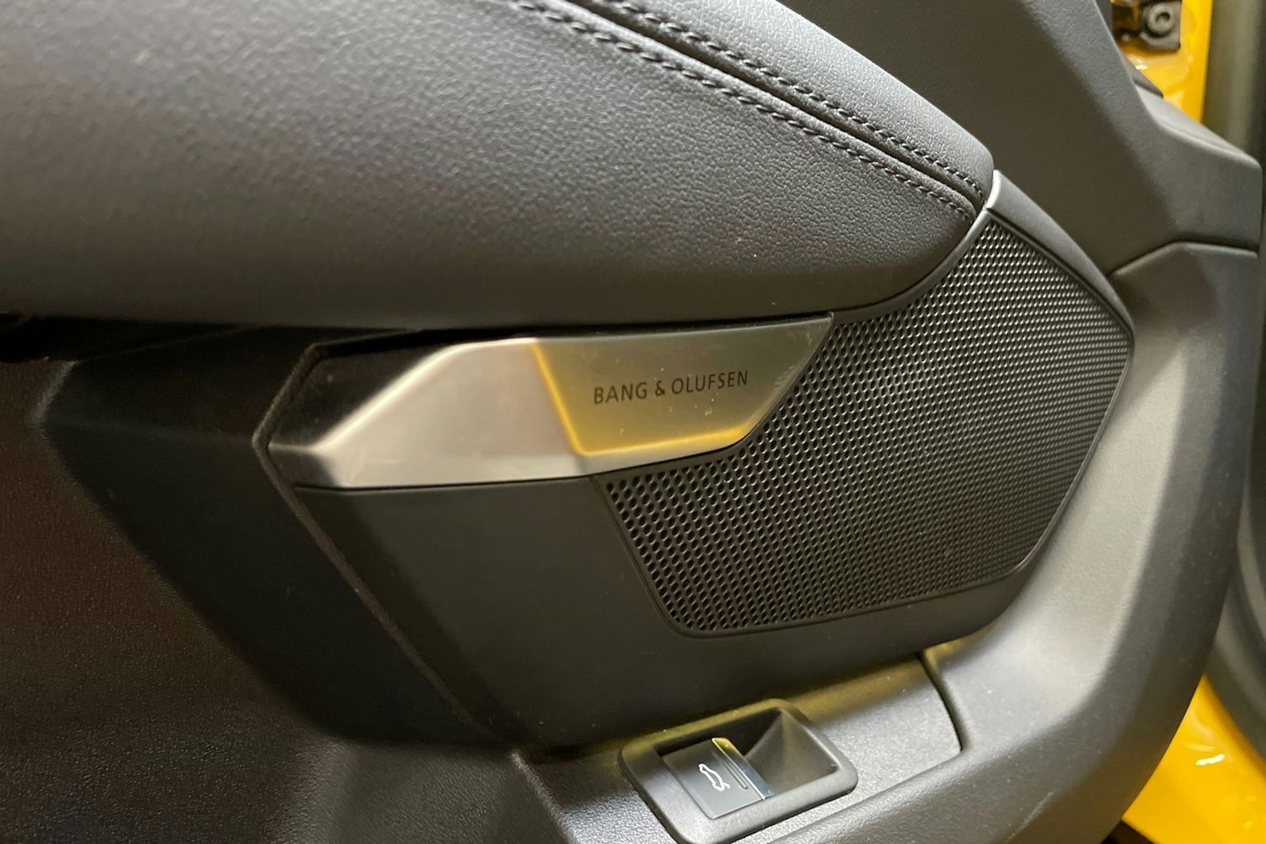 keltainen Audi e-tron GT 2023 kuva 12.