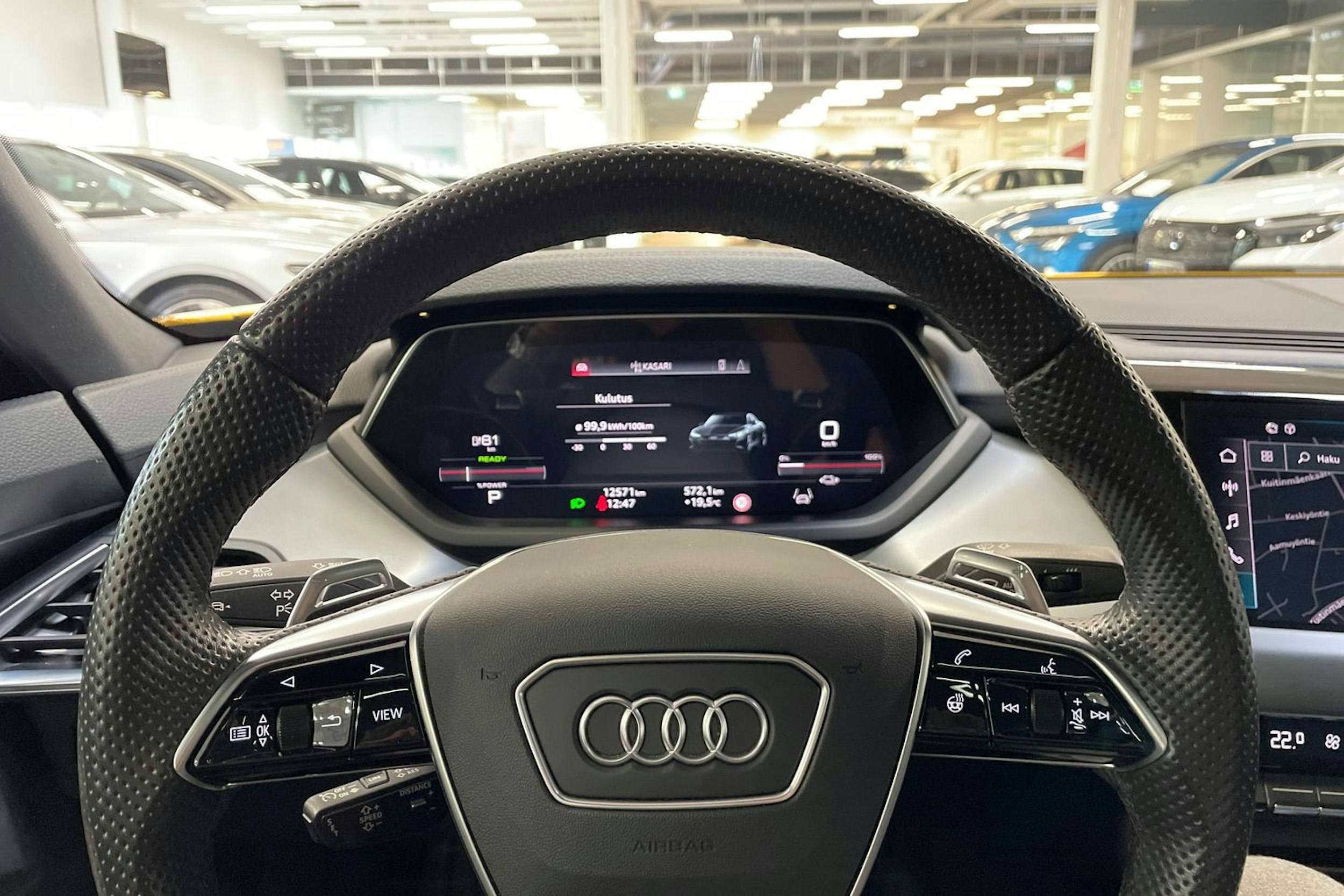 keltainen Audi e-tron GT 2023 kuva 15.