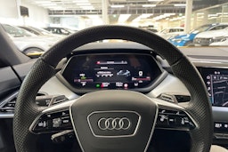 keltainen Audi e-tron GT 2023 kuva 15.