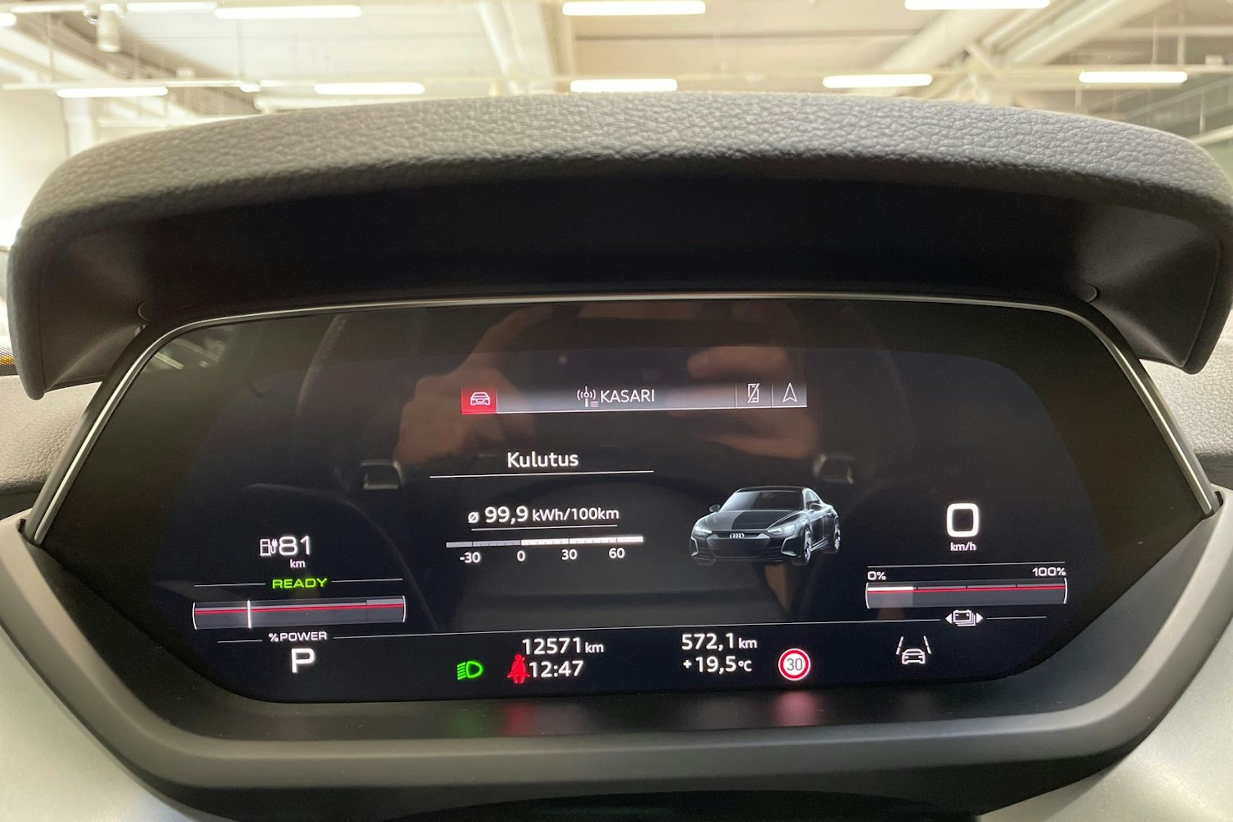 keltainen Audi e-tron GT 2023 kuva 17.