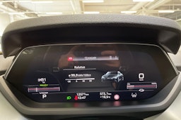 keltainen Audi e-tron GT 2023 kuva 17.