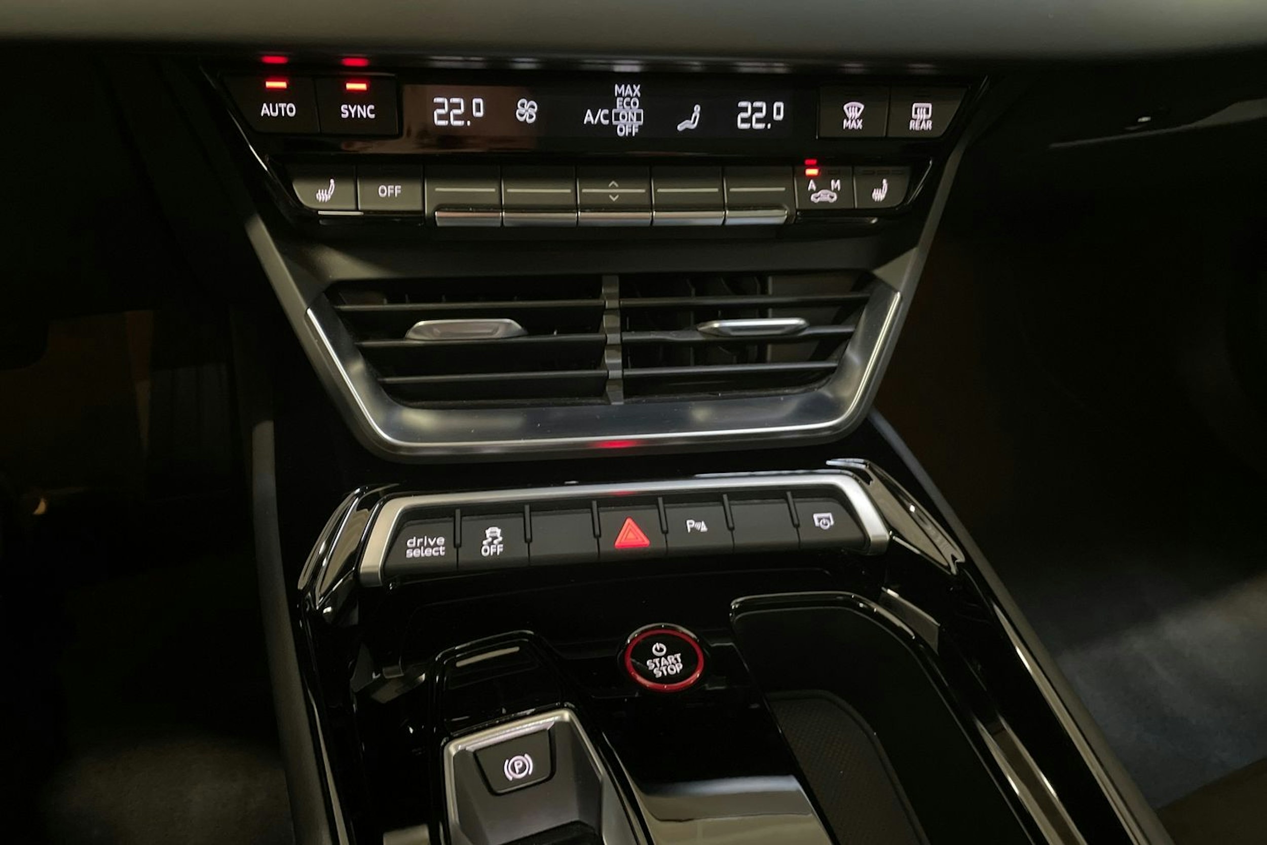 keltainen Audi e-tron GT 2023 kuva 18.