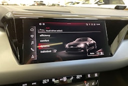 keltainen Audi e-tron GT 2023 kuva 19.