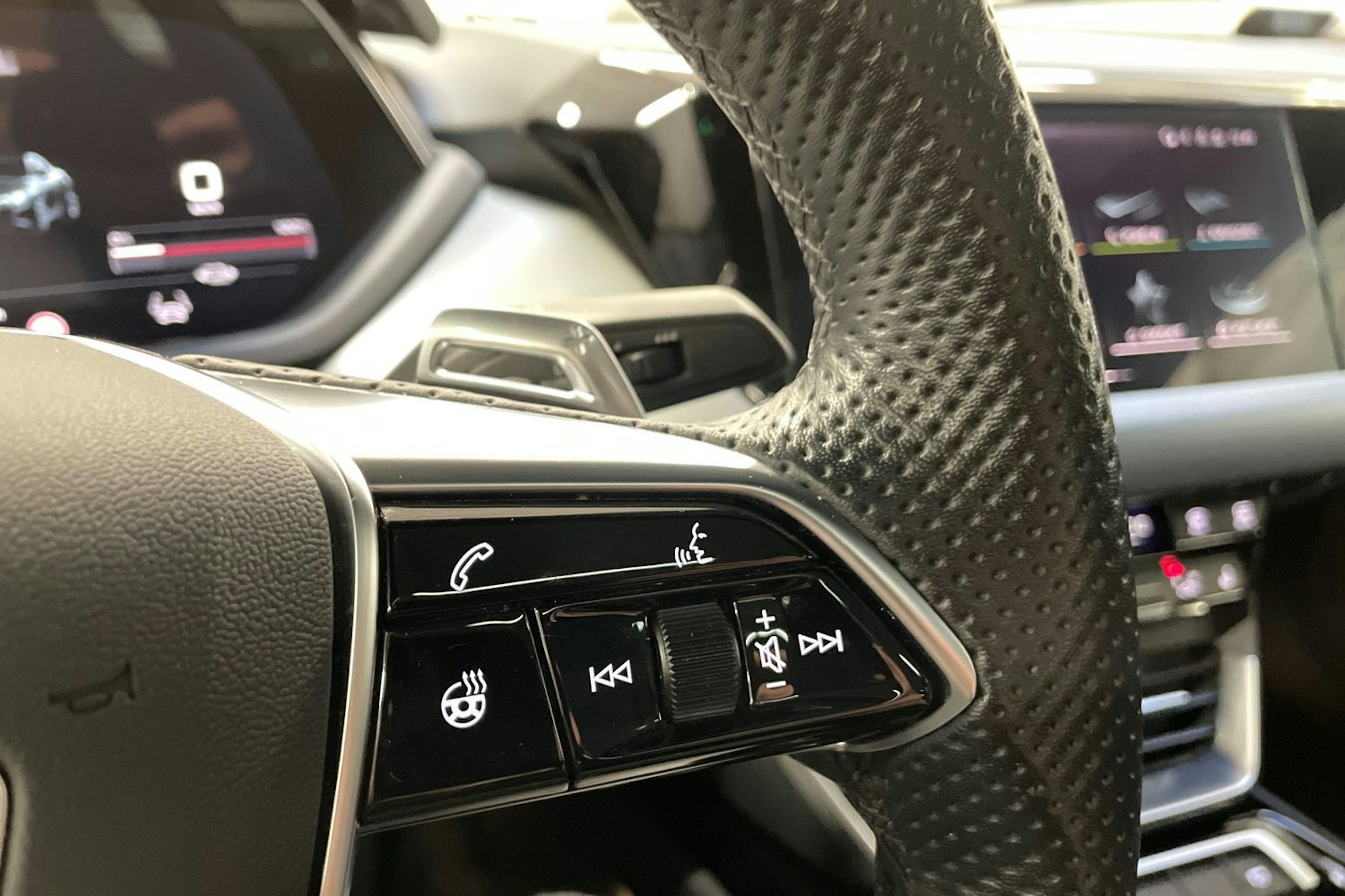 keltainen Audi e-tron GT 2023 kuva 21.