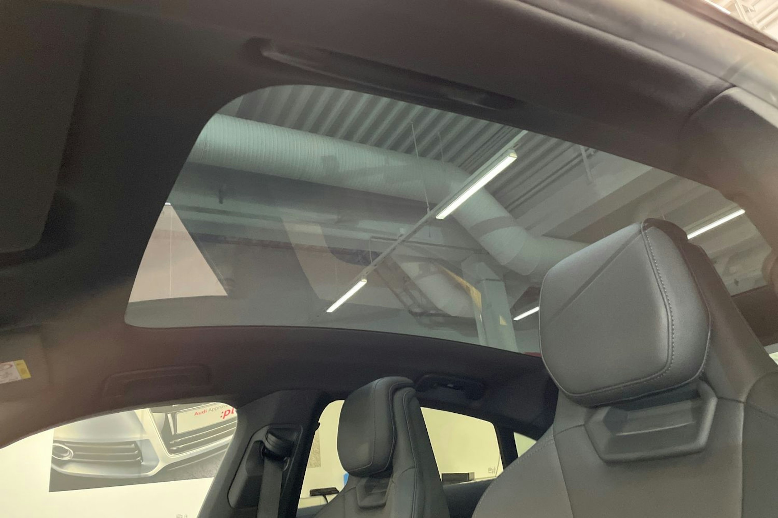 keltainen Audi e-tron GT 2023 kuva 23.