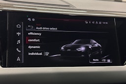 keltainen Audi e-tron GT 2023 kuva 33.