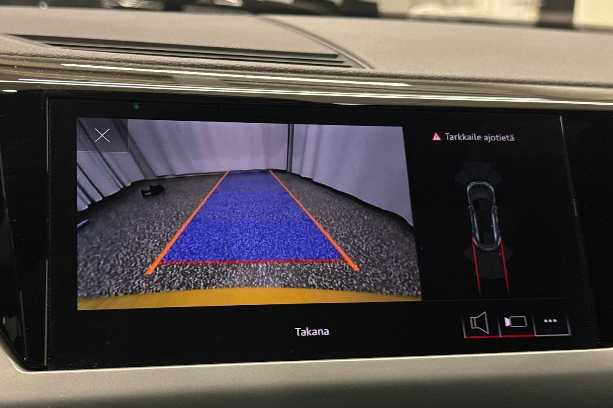 keltainen Audi e-tron GT 2023 kuva 37.