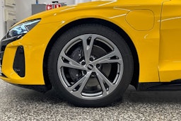 keltainen Audi e-tron GT 2023 kuva 41.