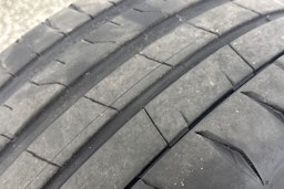 keltainen Audi e-tron GT 2023 kuva 44.