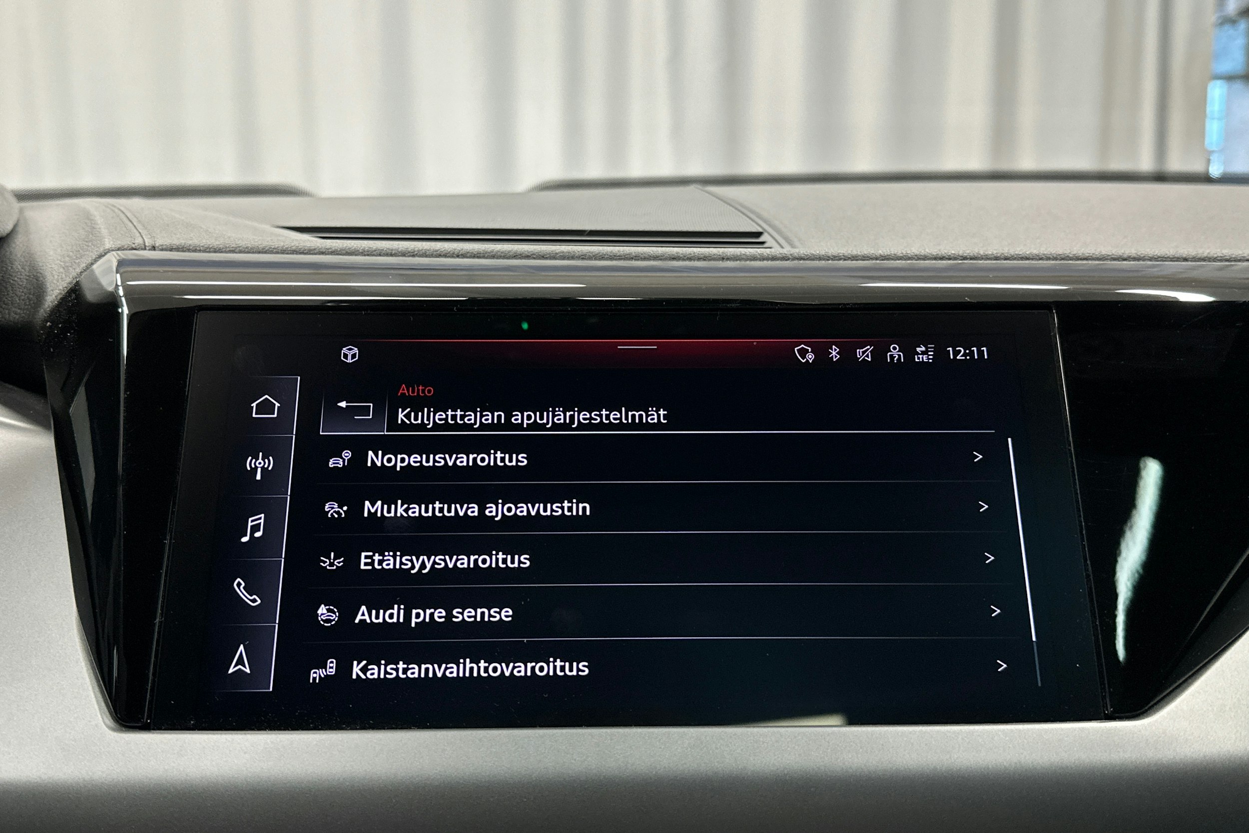harmaa Audi e-tron GT 2023 kuva 30.