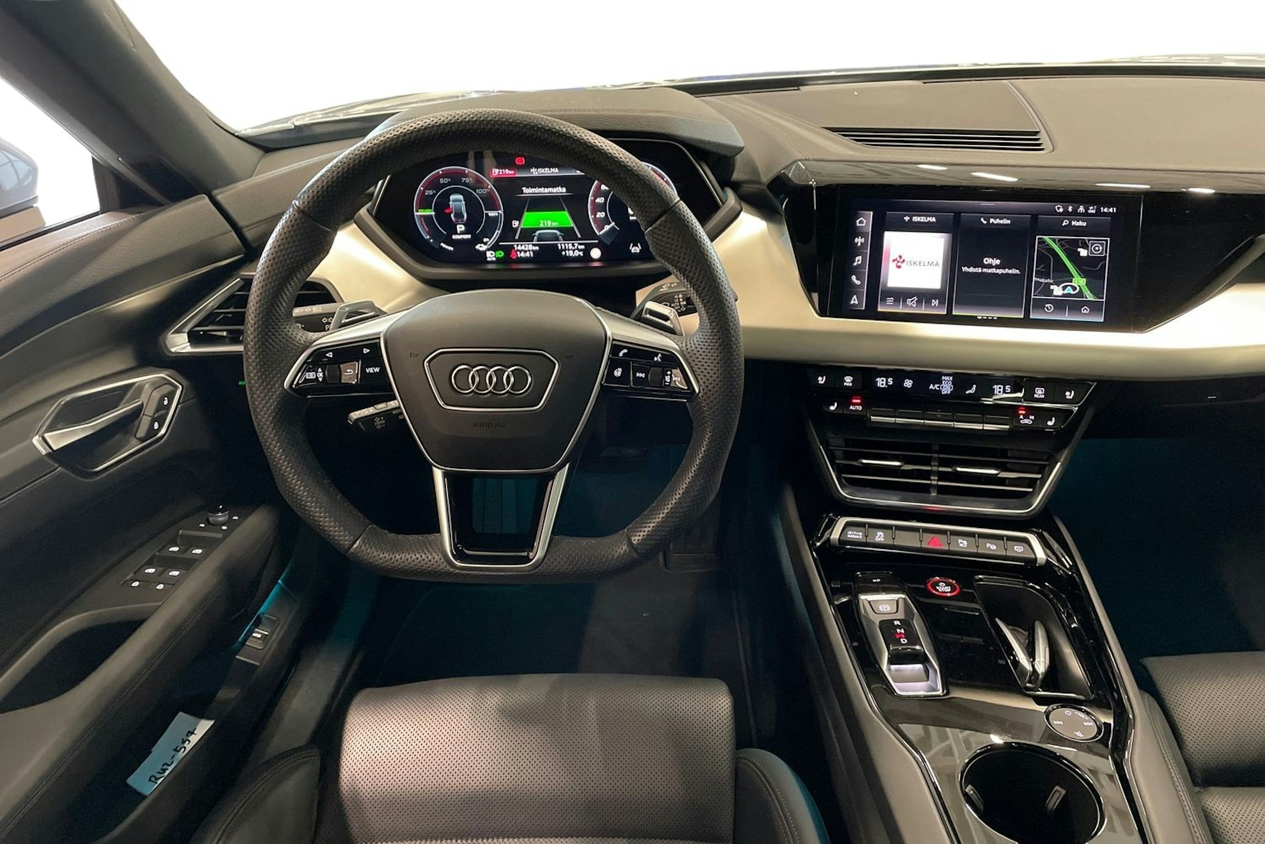 met. harmaa Audi e-tron GT 2023 kuva 9.