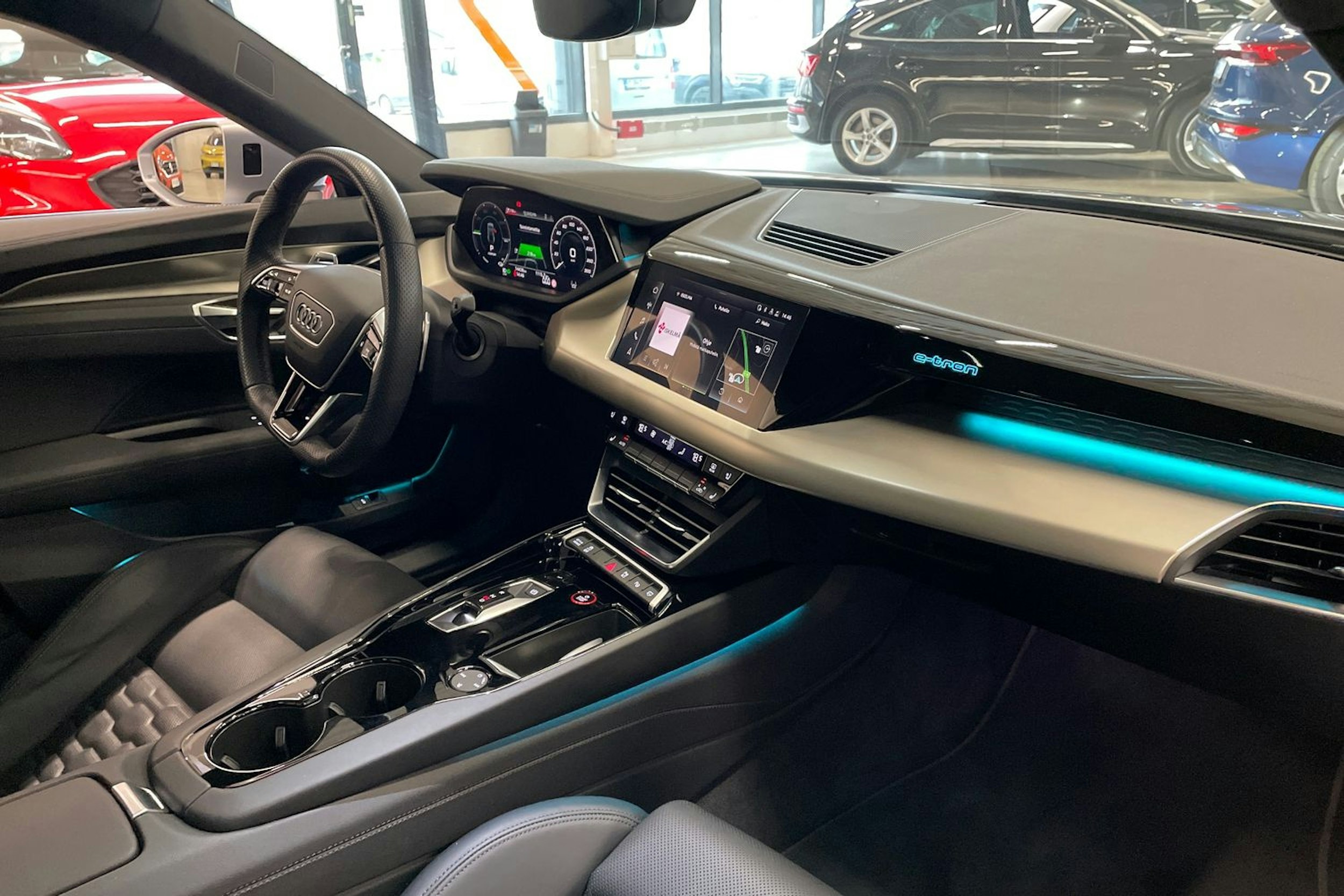 met. harmaa Audi e-tron GT 2023 kuva 16.