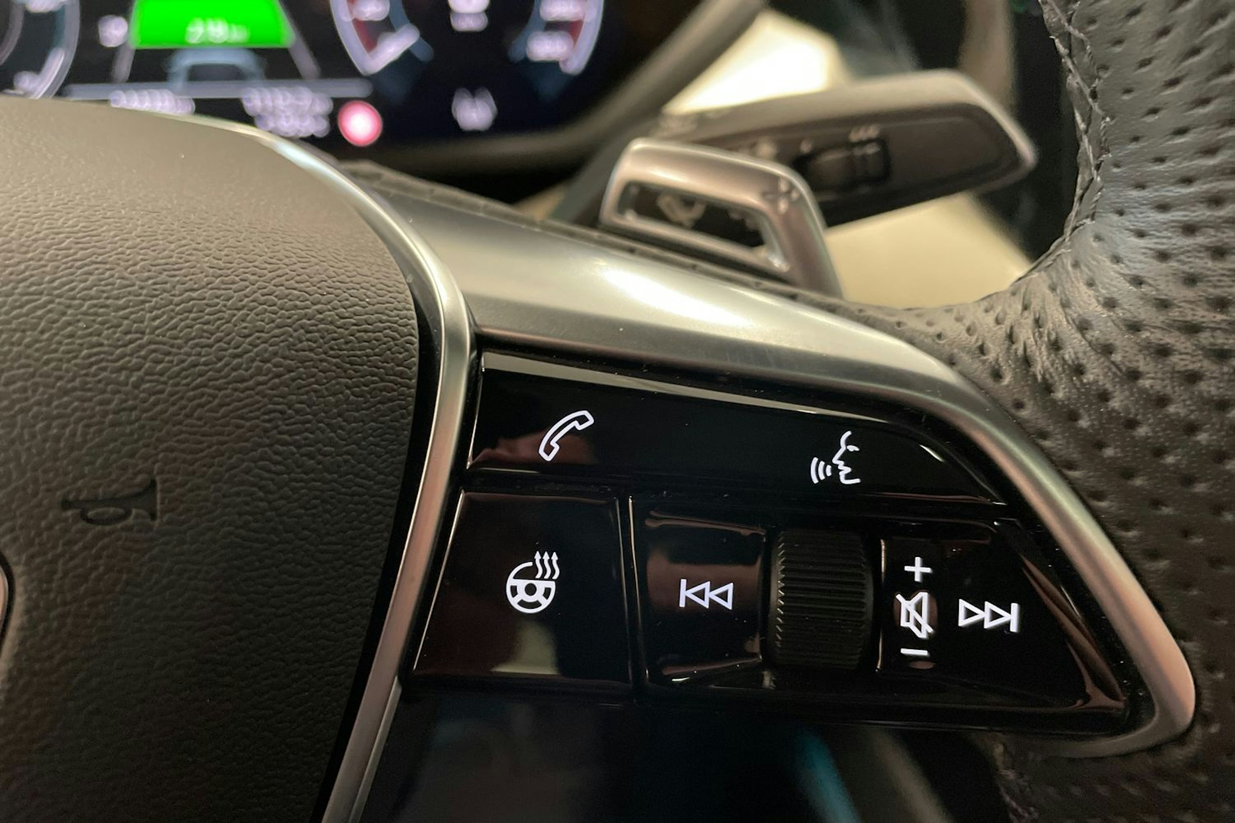 met. harmaa Audi e-tron GT 2023 kuva 18.