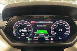 met. harmaa Audi e-tron GT 2023 kuva 21.