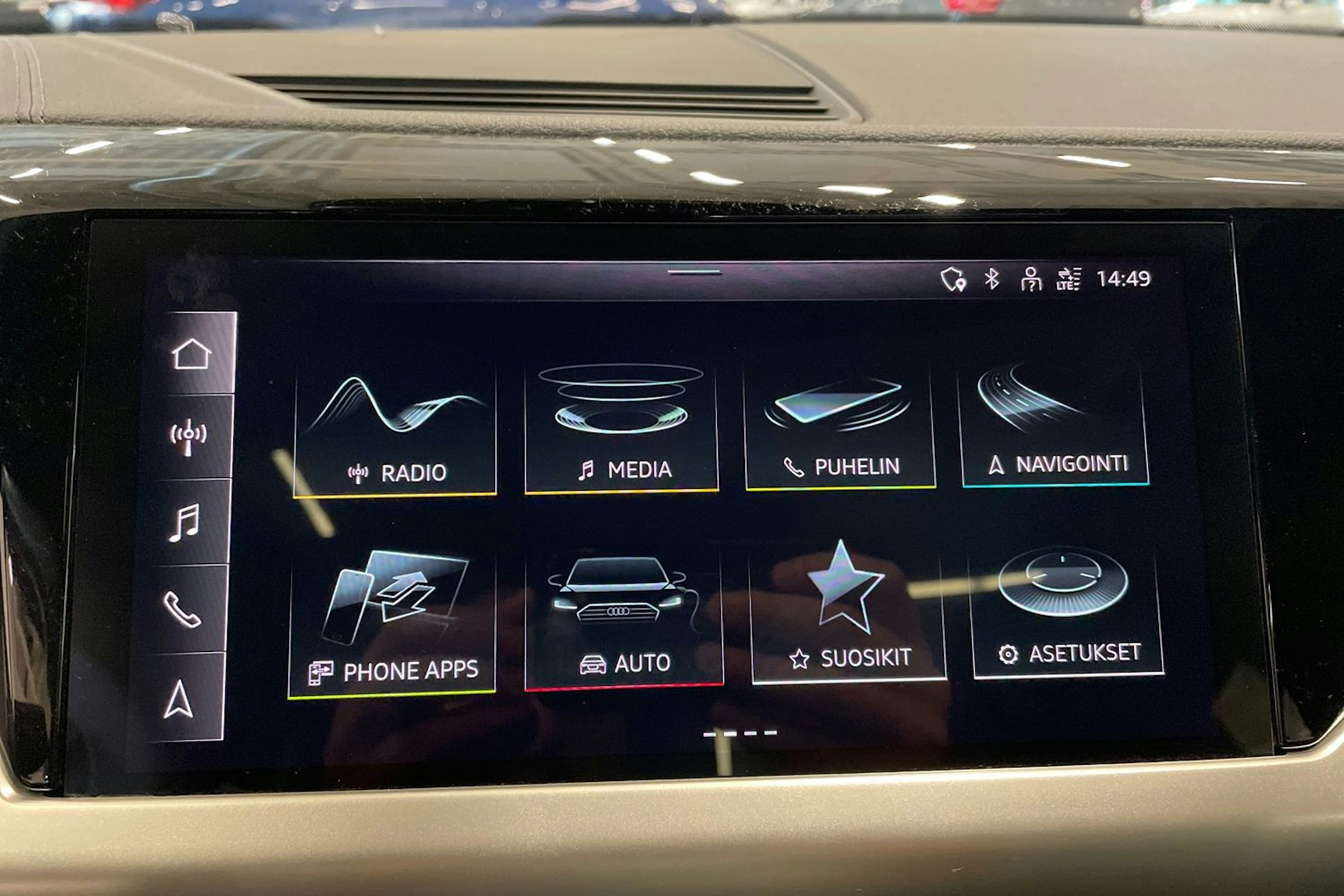 met. harmaa Audi e-tron GT 2023 kuva 27.