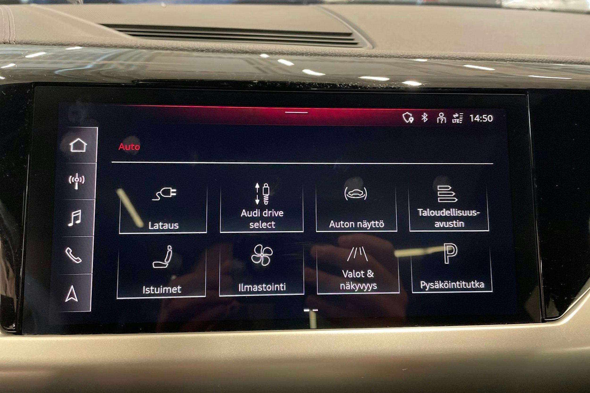 met. harmaa Audi e-tron GT 2023 kuva 33.