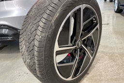 met. harmaa Audi e-tron GT 2023 kuva 38.