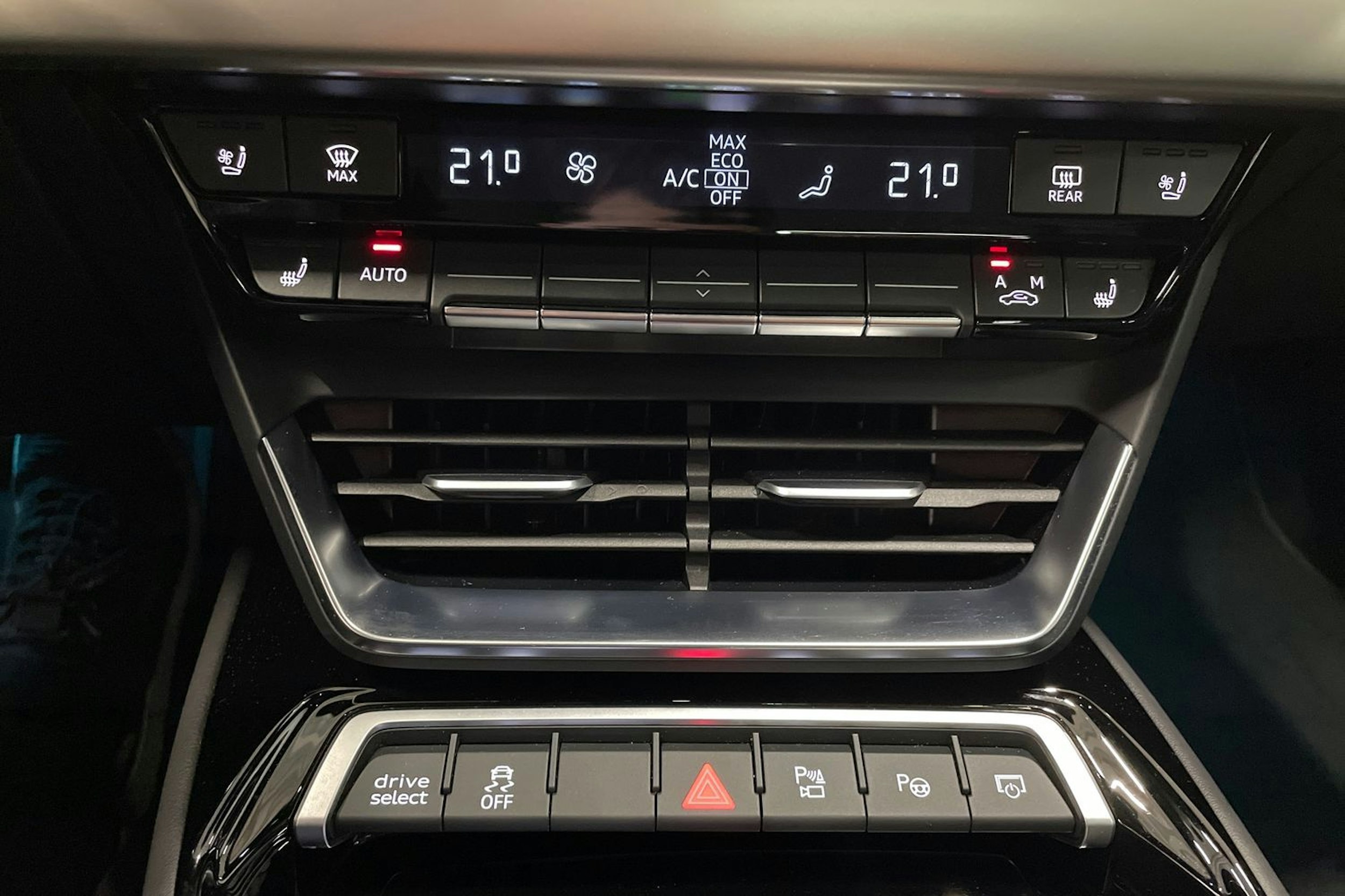 met. harmaa Audi e-tron GT 2023 kuva 41.