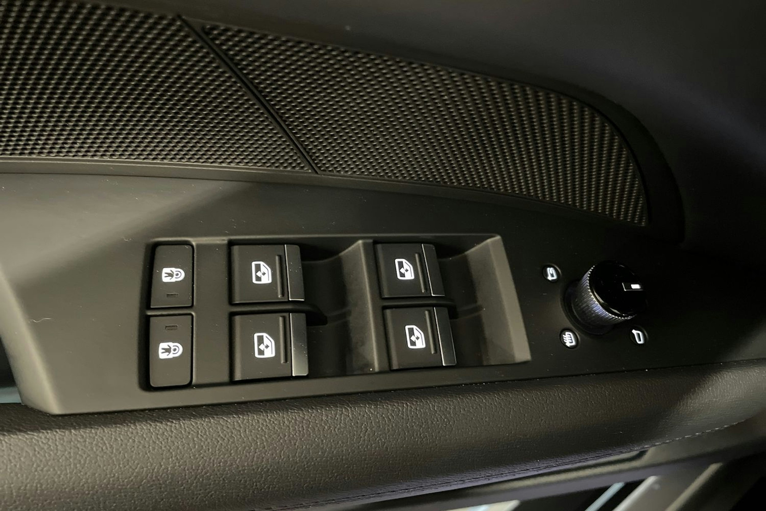 met. harmaa Audi e-tron GT 2023 kuva 43.