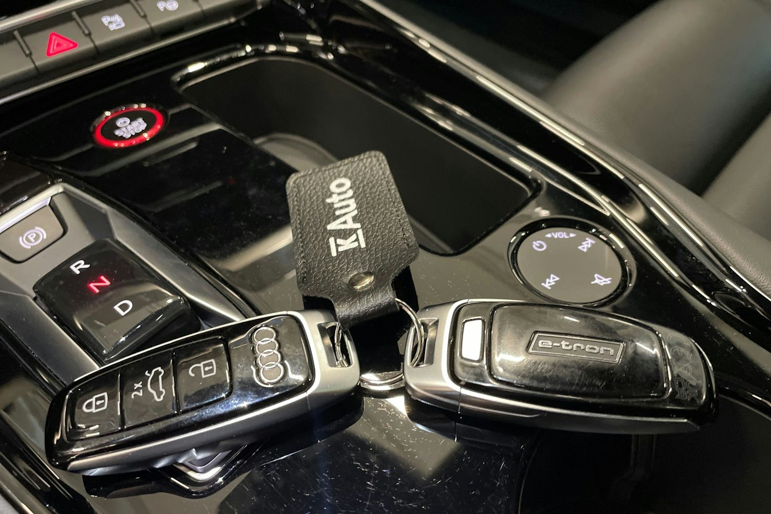 met. harmaa Audi e-tron GT 2023 kuva 46.