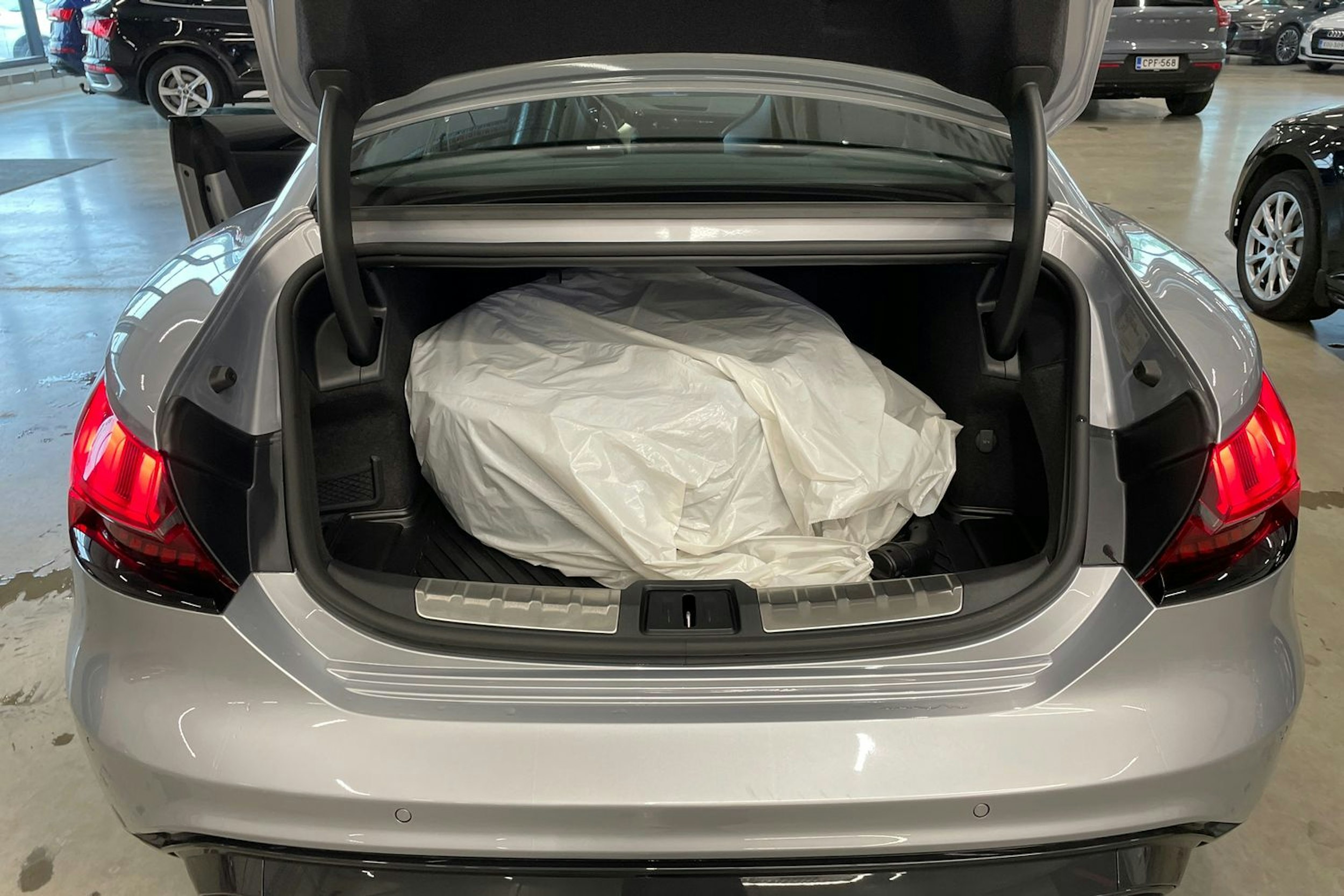 met. harmaa Audi e-tron GT 2023 kuva 47.